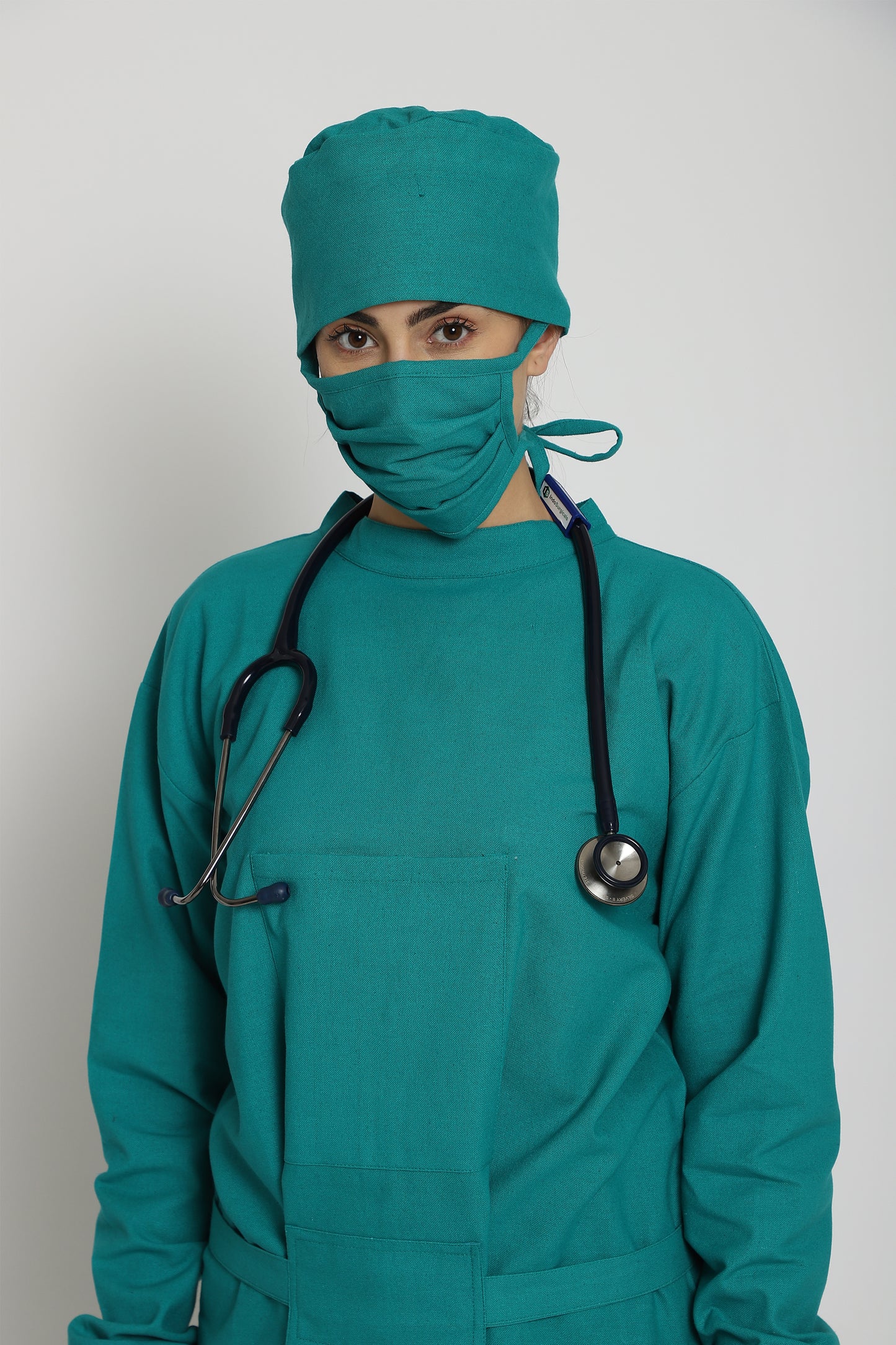 Premium Quality Women's Reusable Surgeon Gown Set (Green)